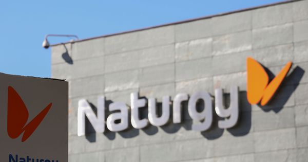 Foto: Logo de la empresa Naturgy en su sede. (Reuters)