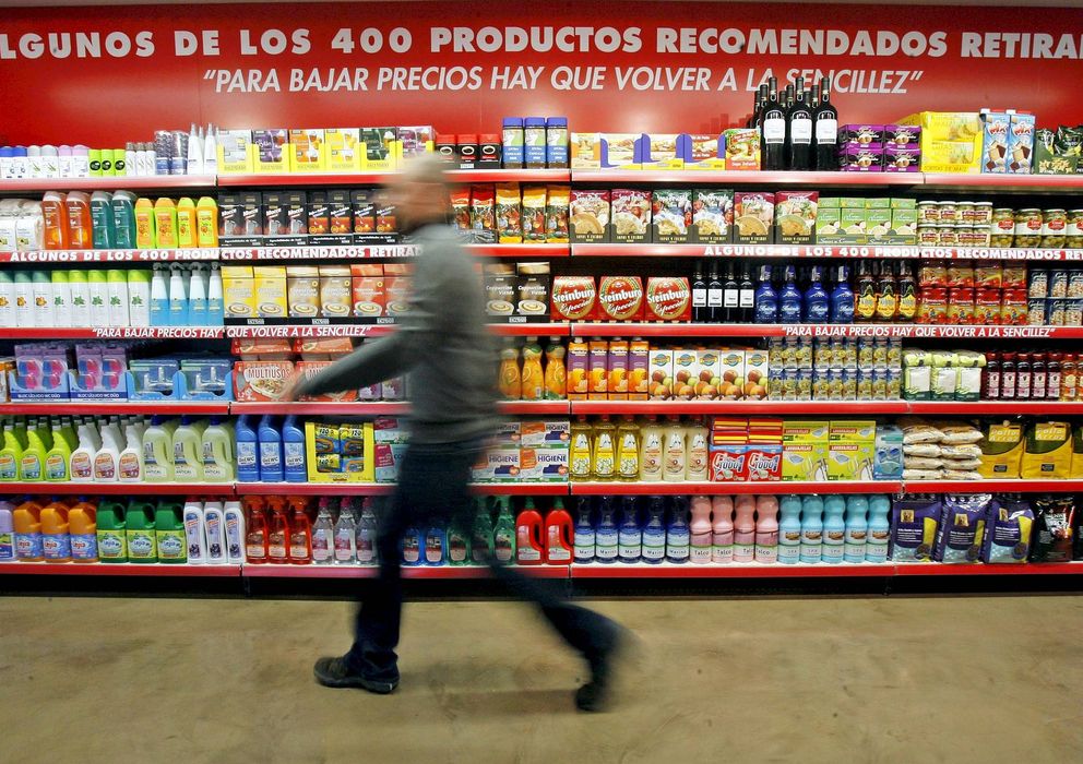 Foto: Imagen de archivo de un supermercado en Madrid (Efe)
