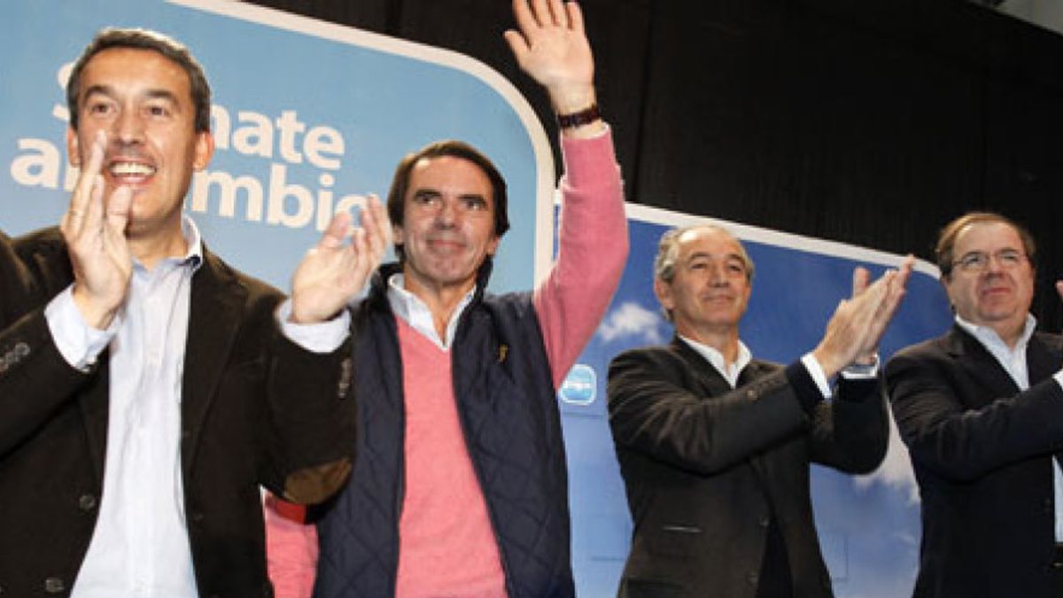 Aznar sigue su particular cruzada contra la negociación con ETA y homenajea a Acebes