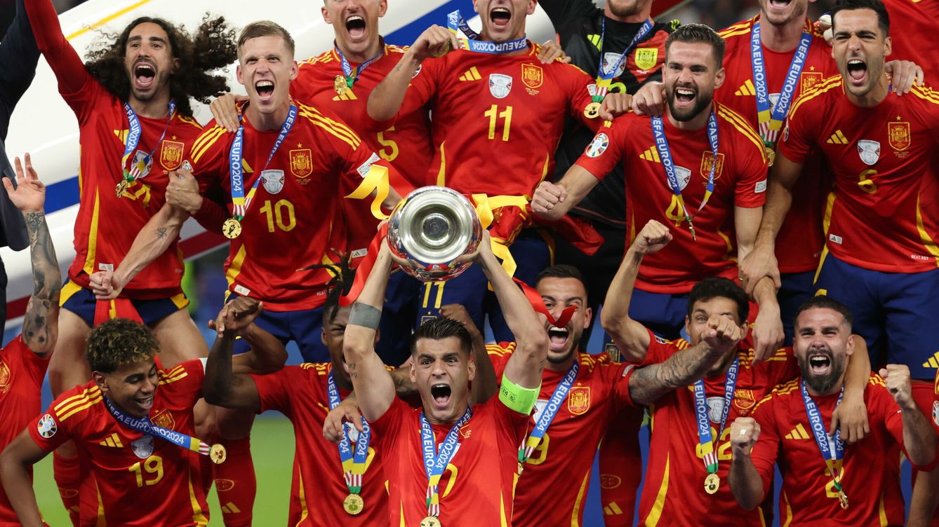 Foto: España celebra su cuarta Eurocopa. (EFE/EPA/Friedemann Vogel)