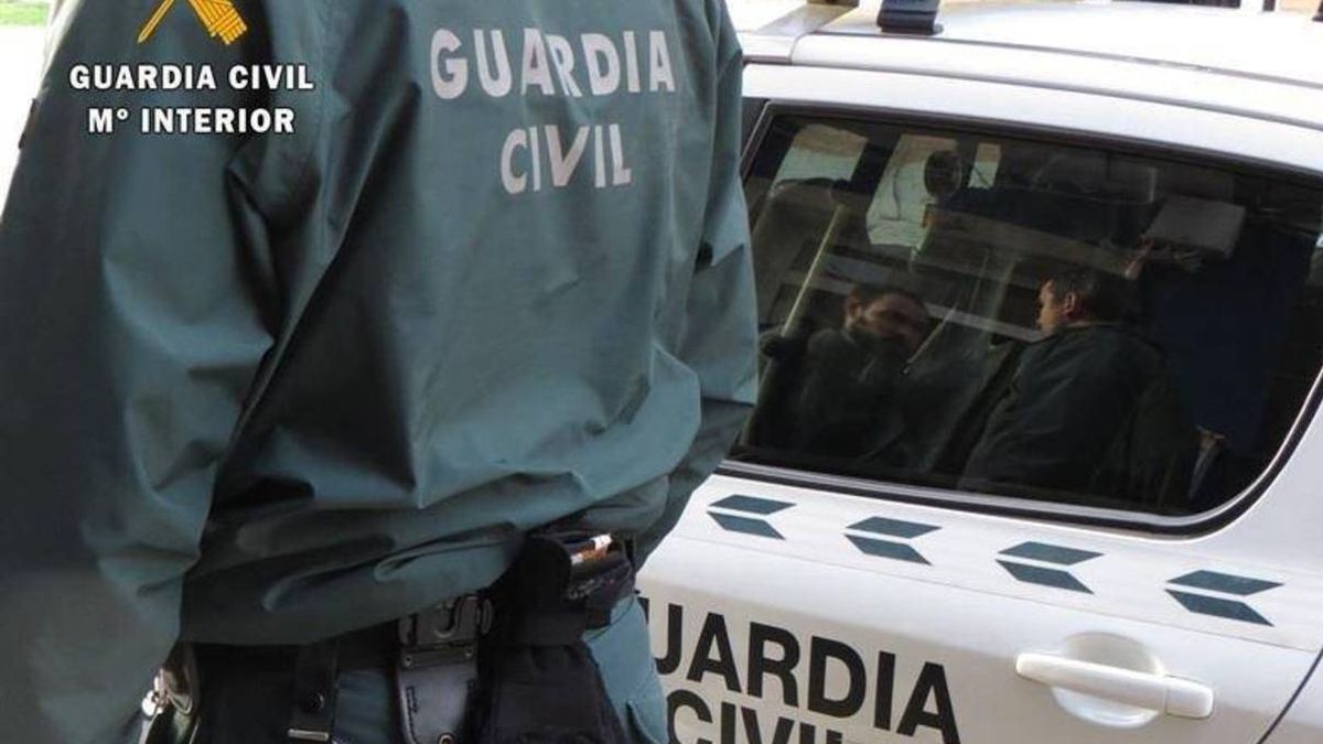La Guardia Civil detiene a un abogado por 40 delitos sexuales contra más de 30 menores