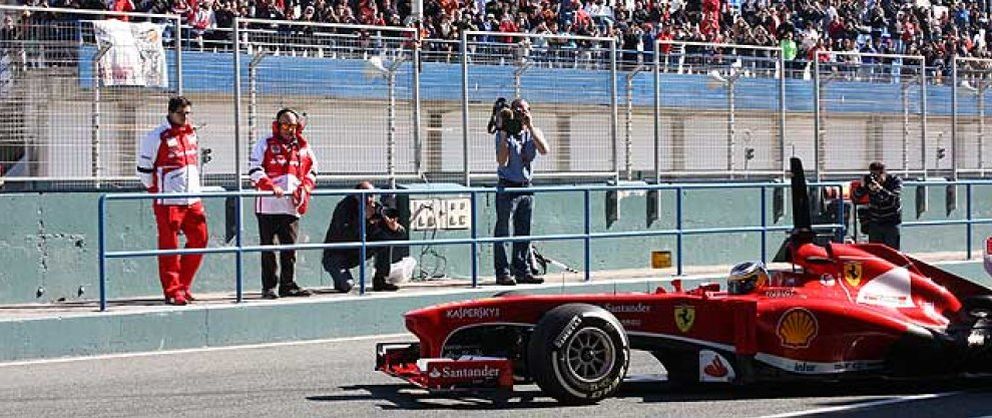Foto: De la Rosa huyó del fuego en su primer contacto con el Ferrari