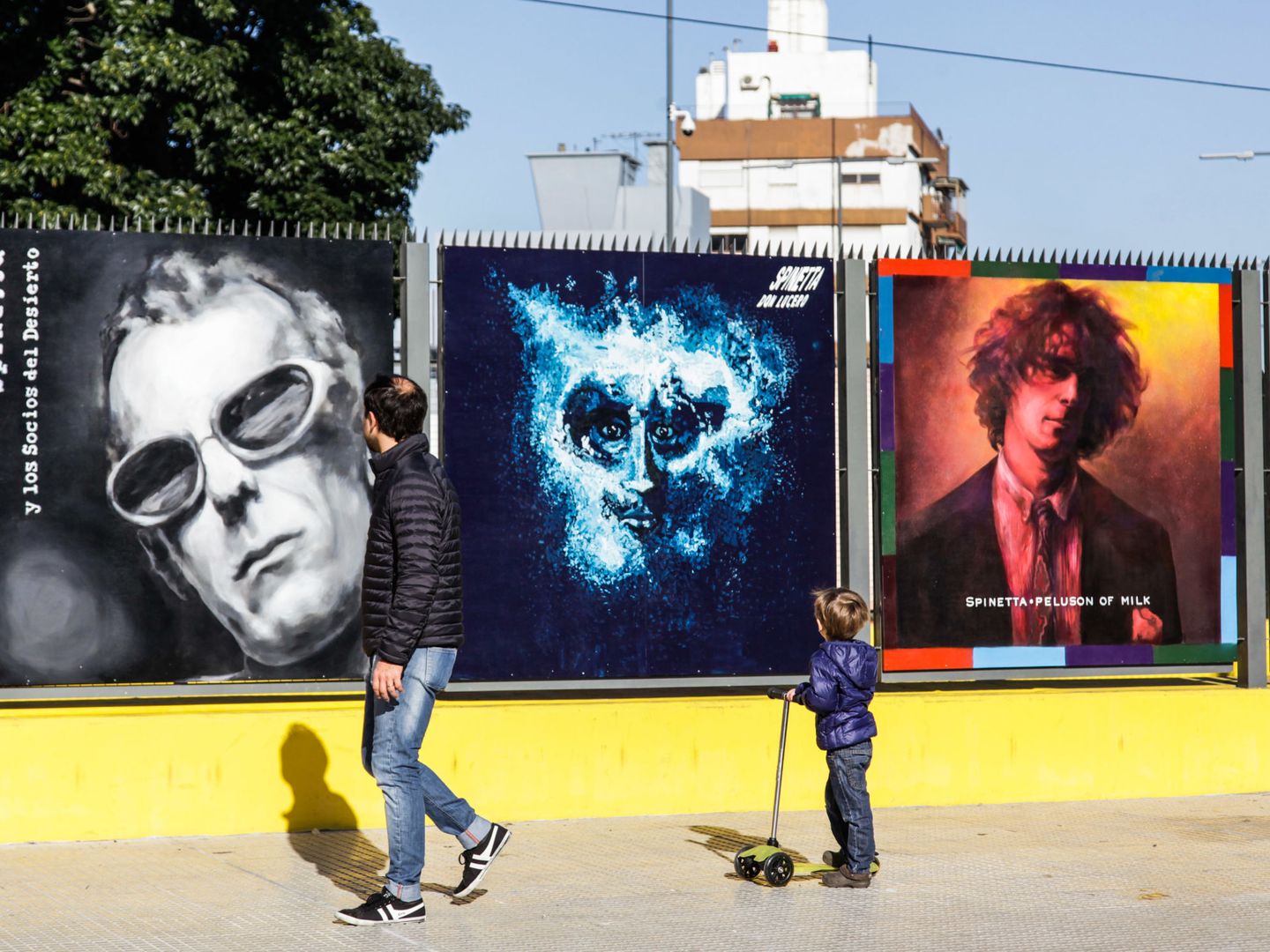 Varias imágenes de Luis Alberto Spinetta decoran un túnel de Buenos Aires que lleva su nombre (EFE)