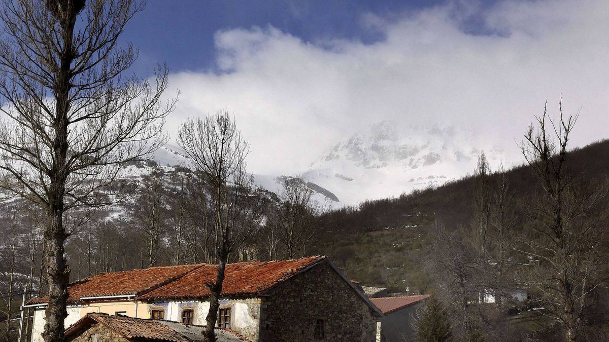 Fallece un montañero guipuzcoano de 34 años al caer al vacío en el pico Curavacas