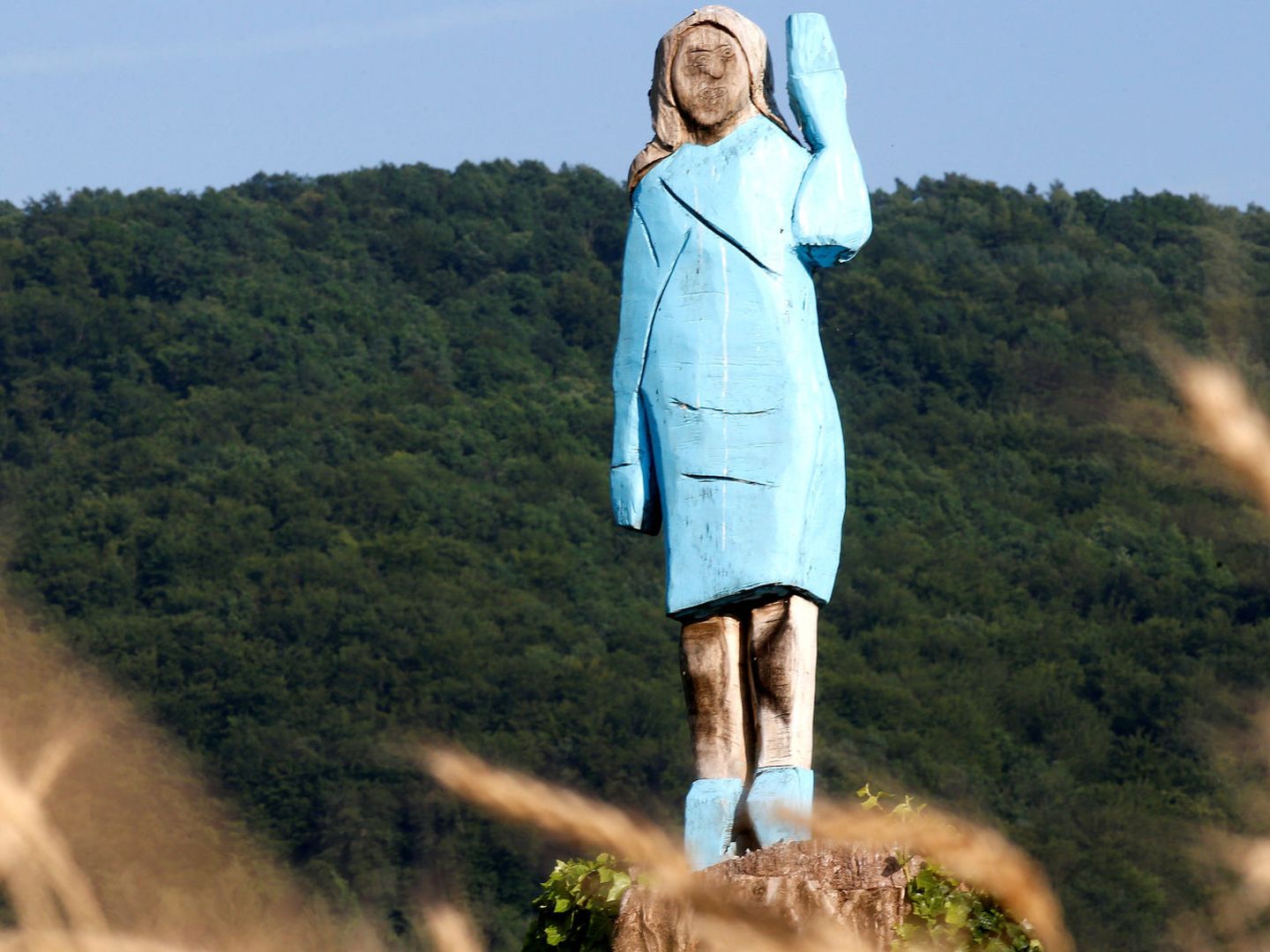 La escultura en homenaje a Melania Trump en Eslovenia. (Reuters)