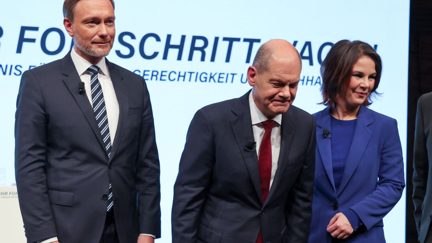 Los líderes del nuevo gobierno alemán con Olaf Scholz (SPD) en el centro (Reuters/F. Bensch)