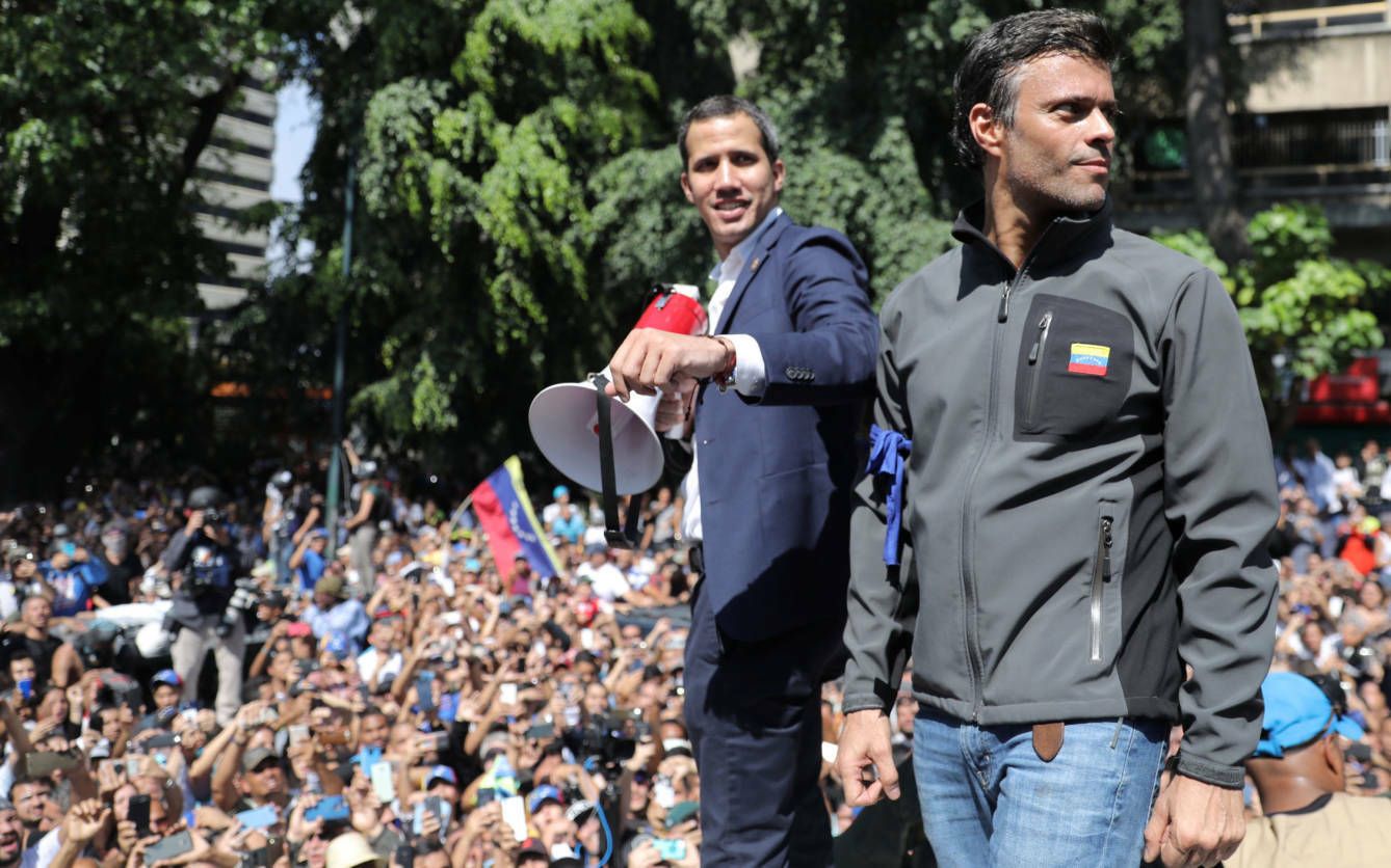 Los opositores a Maduro Juan Guaidó y Leopoldo López en un mitin en Caracas.(Reuters)