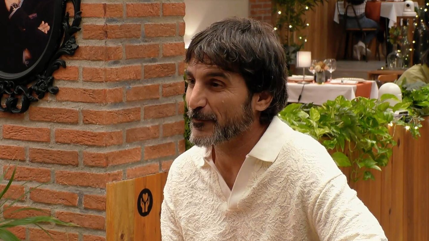 Iván, soltero de 'First Dates' con gran parecido a Fernando Tejero. (Mediaset)