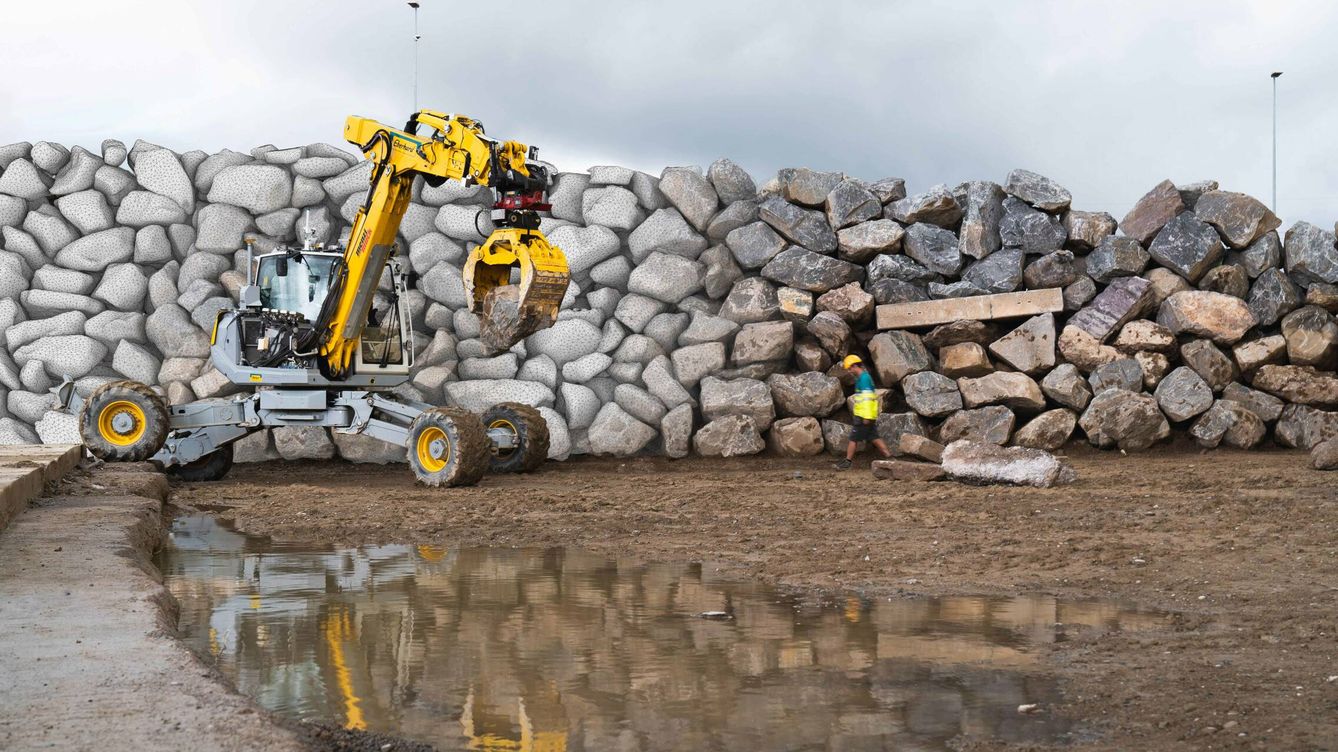 Foto: La excavadora inteligente es capaz de elegir y analizar cada roca para colocarla en la posición correcta. (ETH Zurich / Marc Schneider)