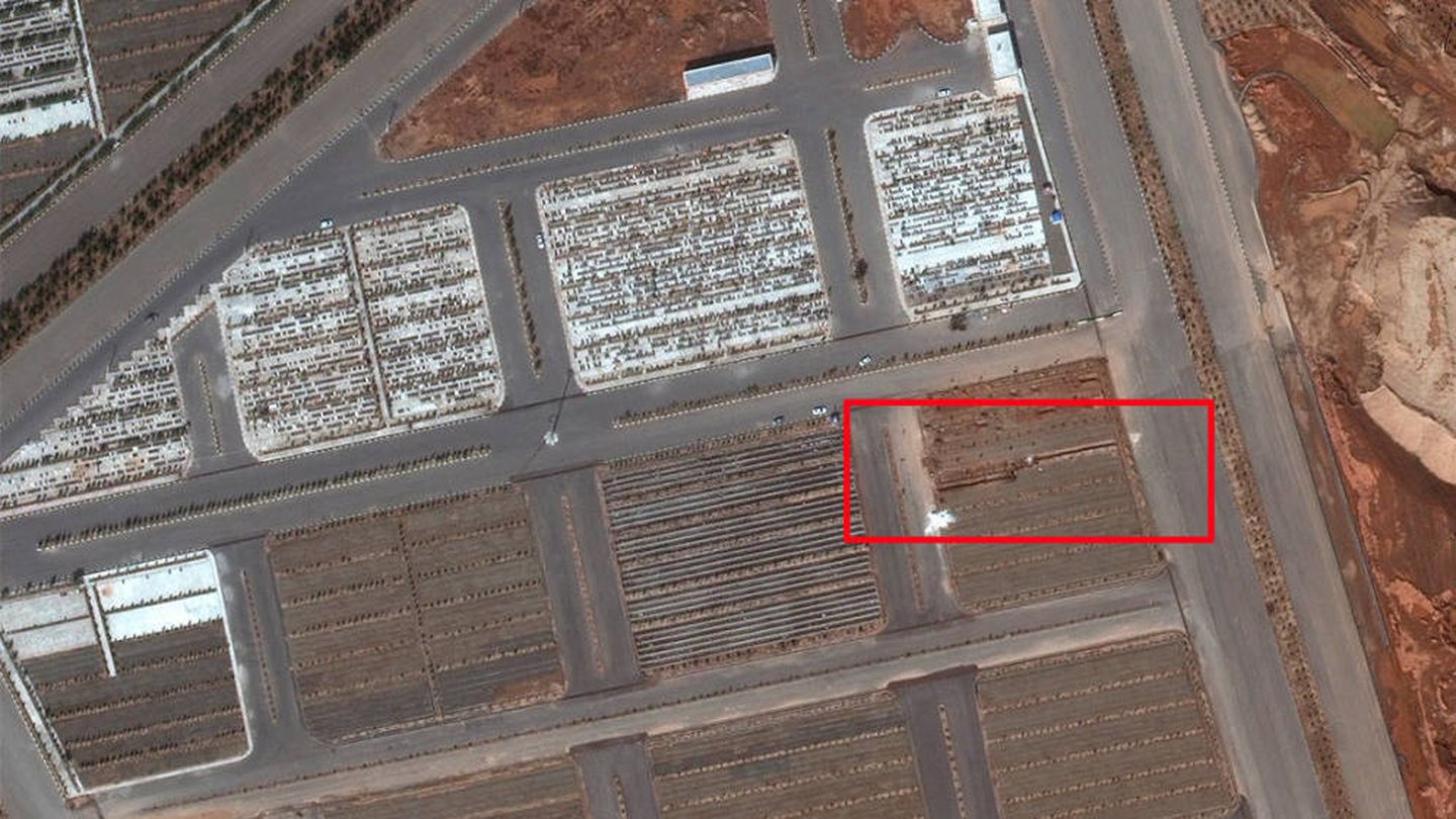Las imágenes por satélite revelas las enormes fosas preparadas para víctimas del Covid-19 (Foto: YouTube)