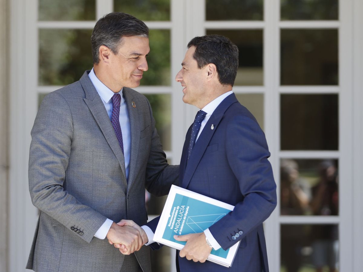 Foto: El presidente del Gobierno, Pedro Sánchez (i), y el presidente de Andalucía, Juan Manuel Moreno. (EFE/Mariscal)