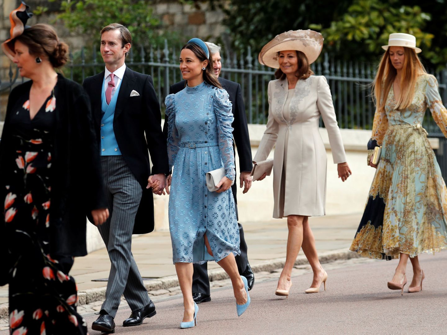 Alizee Thevenet, junto a los Middleton en la boda de Lady Grabiella. (Reuters)