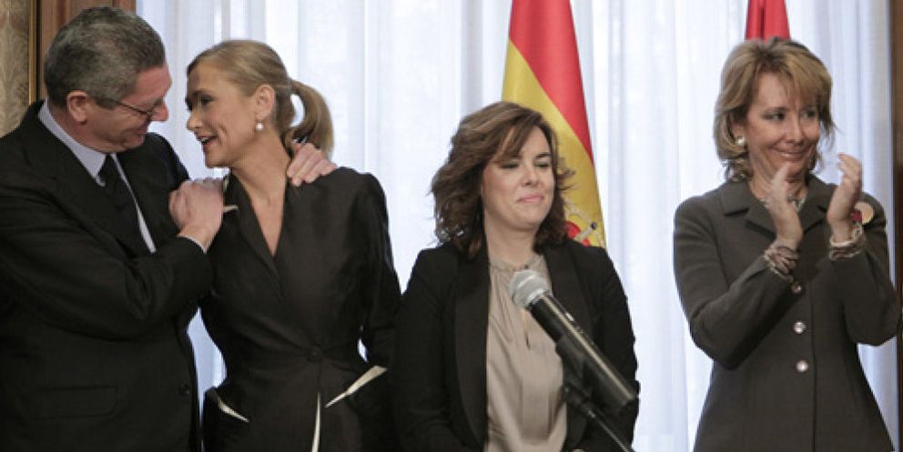 Foto: La delegada del Gobierno completa el ‘repóker de damas’ de Rajoy en Madrid