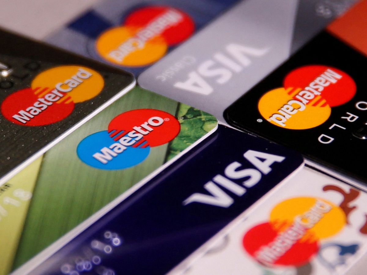 Foto: Tarjetas de crédito Mastercard y VISA. (Reuters/30 mil millones de dólares sobre las tarifas de transacción en EEUU)