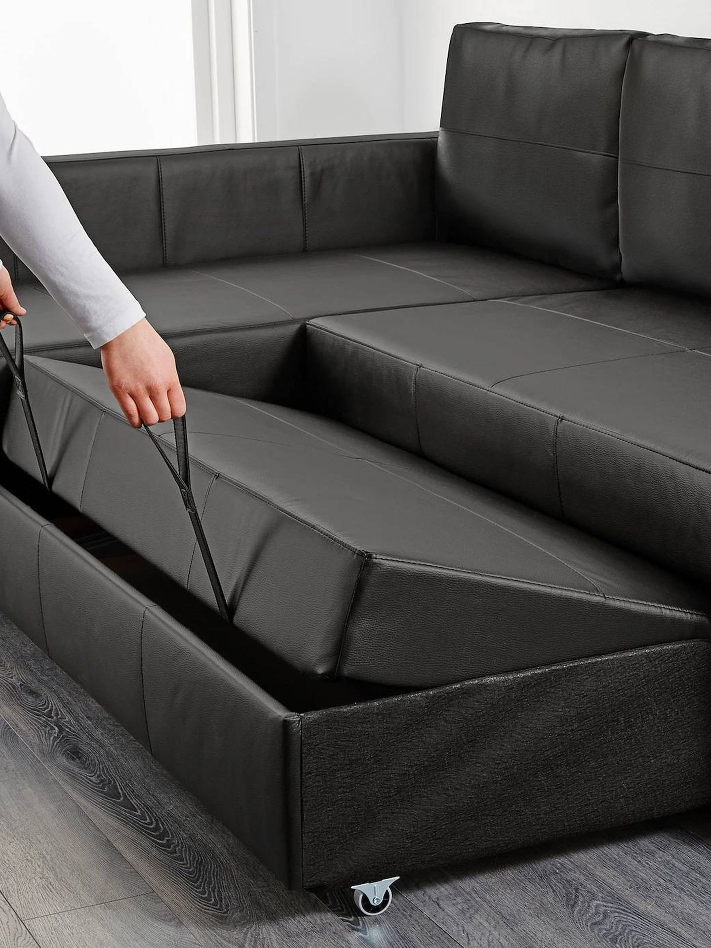 Con un sofá cama como este de Ikea, siempre tendrás una cama extra. (Cortesía)