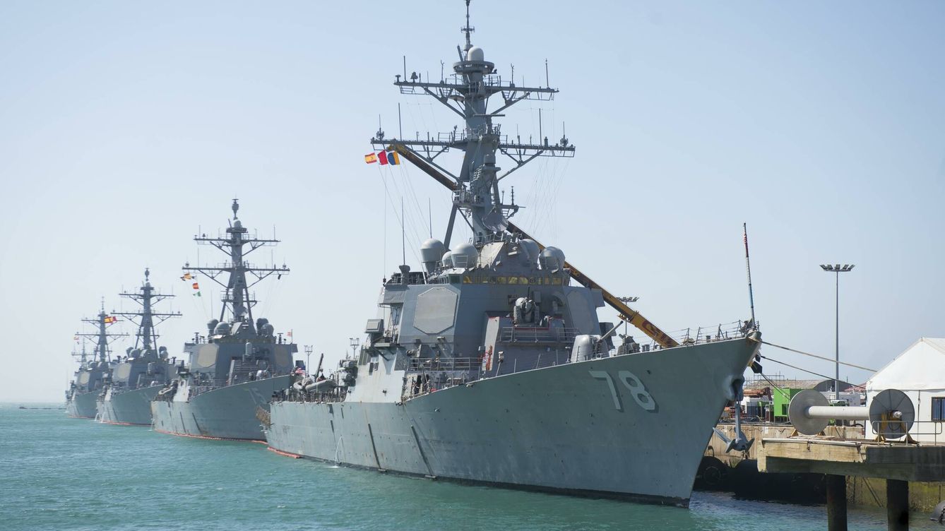 Foto: Los destructores USS Porter, USS Donald Cook, USS Carney y USS Ross en el muelle de Rota en 2017. (US Navy)