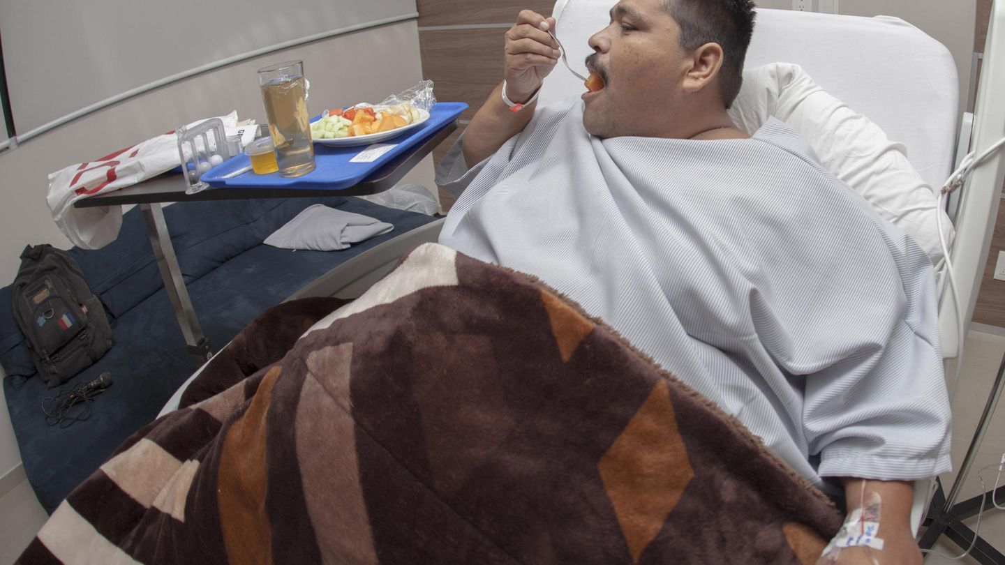El mexicano Andrés Moreno, antes de someterse a cirugía de la obesidad. (EFE)