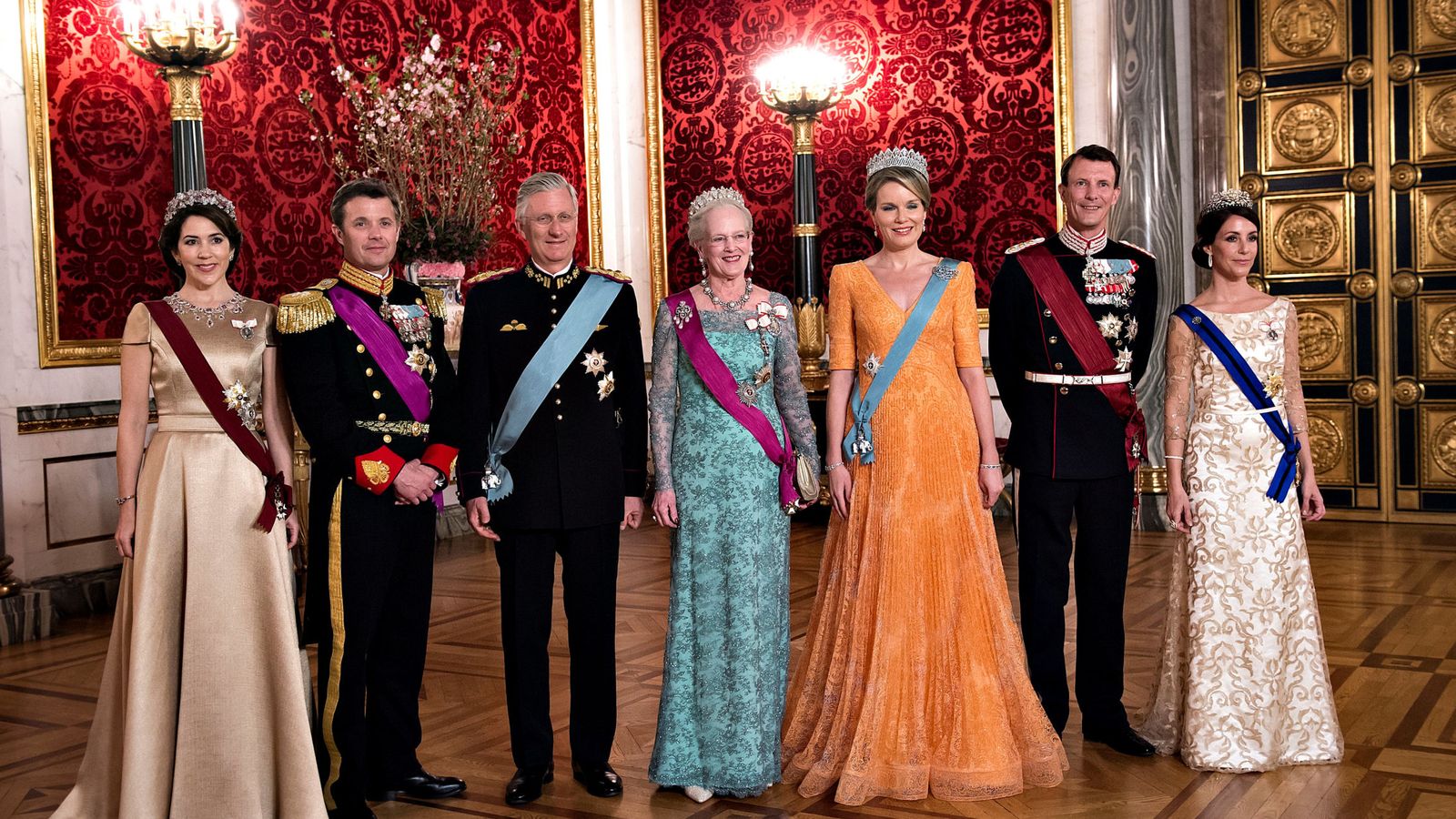 Foto: La familia real danesa junto a los reyes belgas. (Reuters)