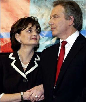 La mujer de Blair culpa a Brown de los problemas cardíacos de su marido