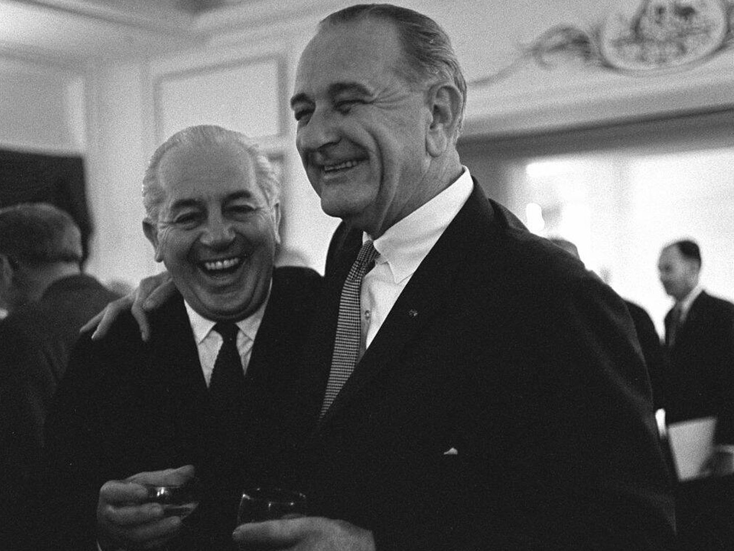 Harold Holt junto a Lyndon B. Johnson, expresidente de Estados Unidos. (Wikipedia)