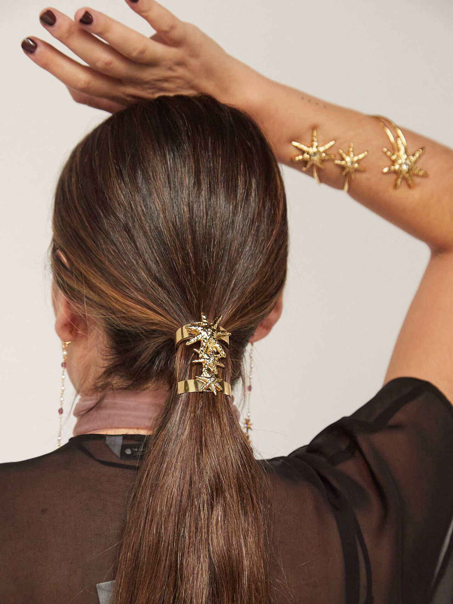 En las colecciones de Ana Iglesias para Dosprimeras encontramos complementos para el pelo, brazaletes, anillos y pendientes. (Meli Pellegrini)