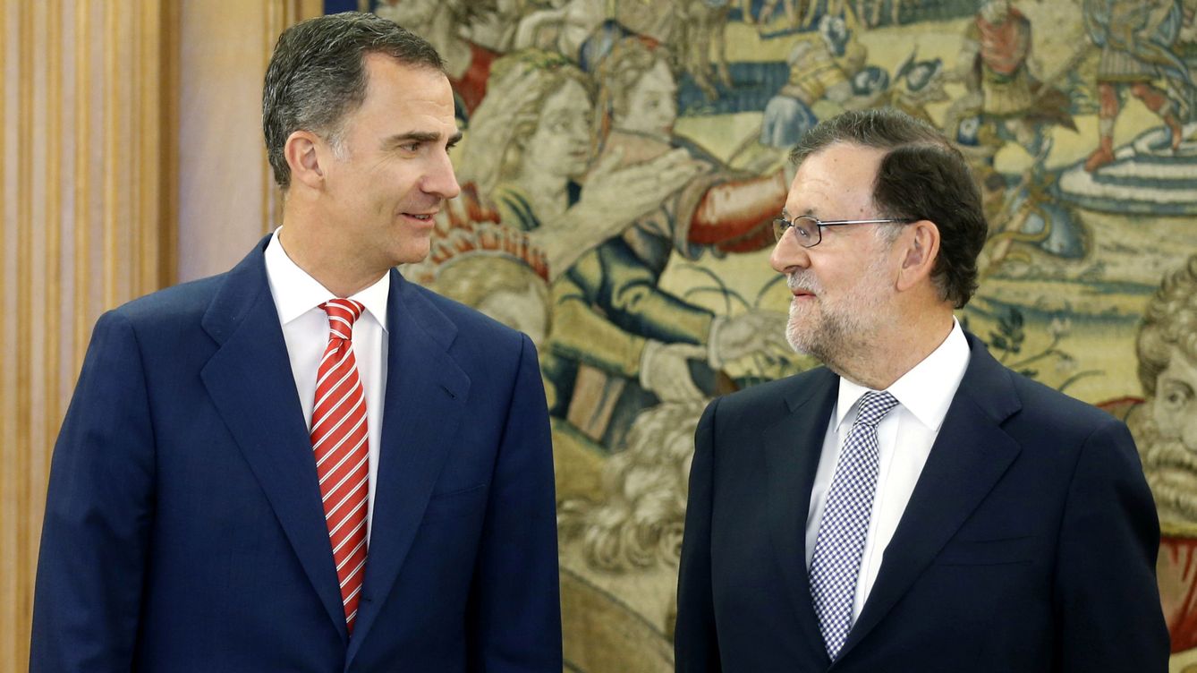El rey Felipe VI y Mariano Rajoy en La Zarzuela. (Reuters)