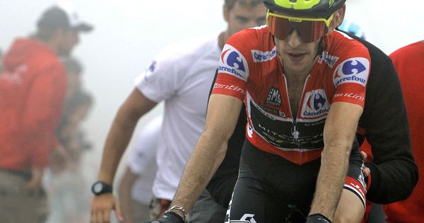 Foto: Simon Yates, el líder autoritorio de esta Vuelta. (EFE)