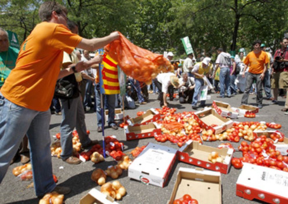 Foto: Y ahora los agricultores: toman el centro de Madrid y amenazan con colapsar Cataluña