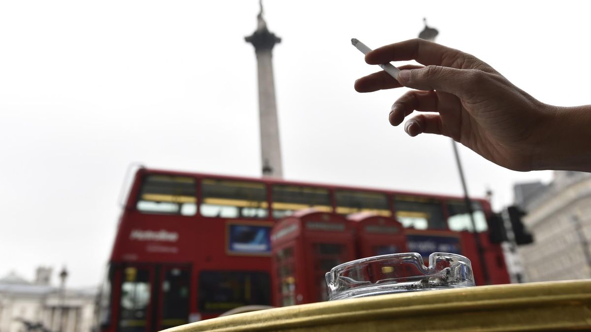 La Sanidad británica cuestiona los planteamientos de la OMS para luchar contra el tabaquismo