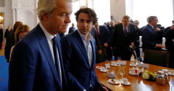 Foto: Geert Wilders y el líder de Los Verdes, Jesse Klaver, durante una reunión en el Parlamento tras las elecciones. (Reuters).