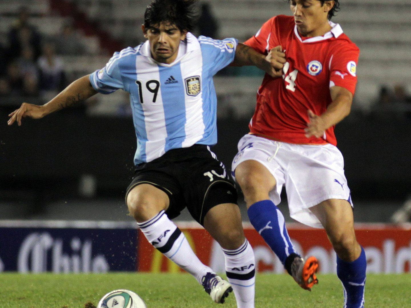 Banega, en un Argentina-Chile jugado en 2011. (Efe)