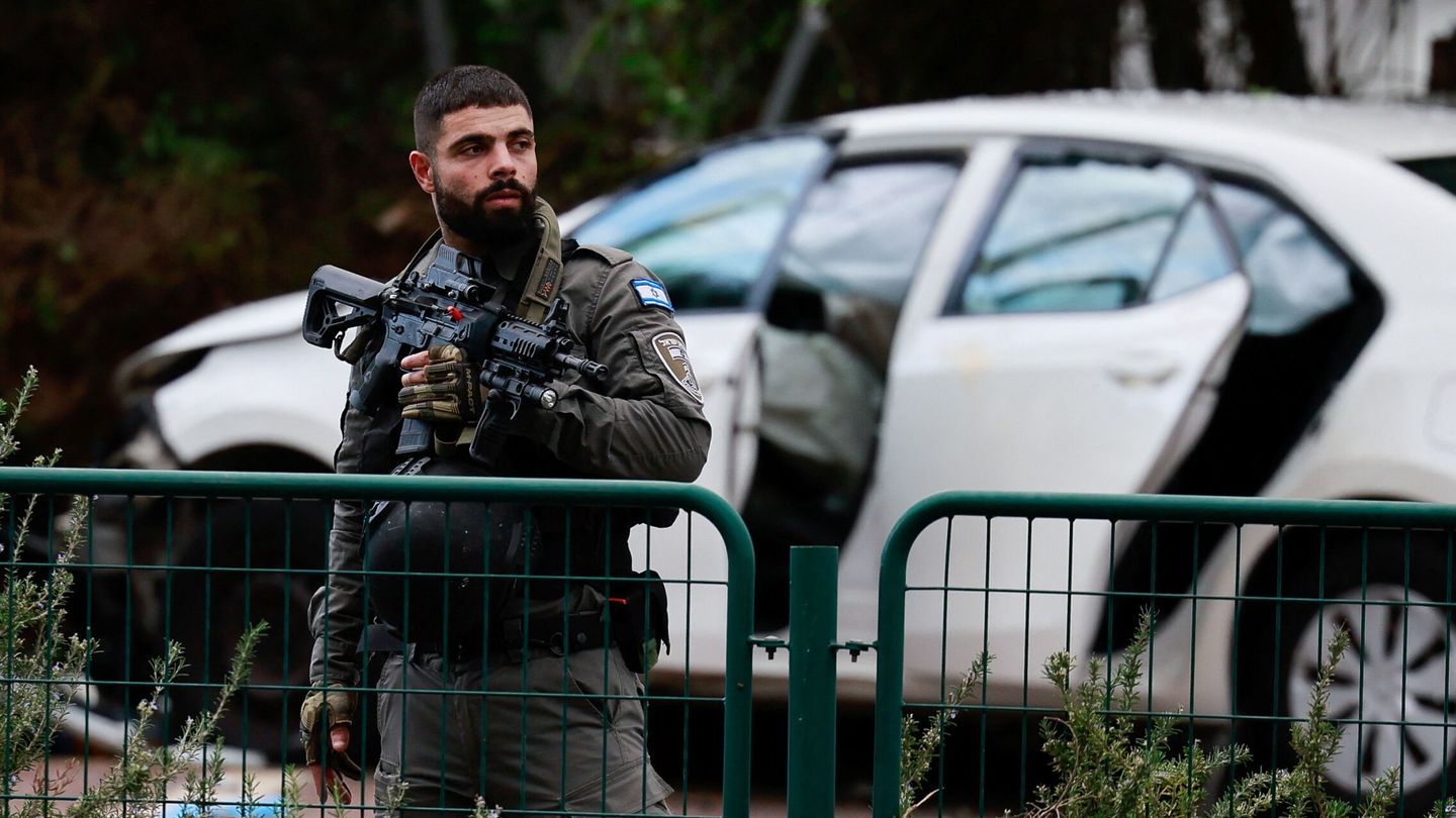 A member of the Israeli Border Police stands at the site of a suspected ramming attack in Raanana, Israel January 15, 2024. REUTERS Ammar Awad