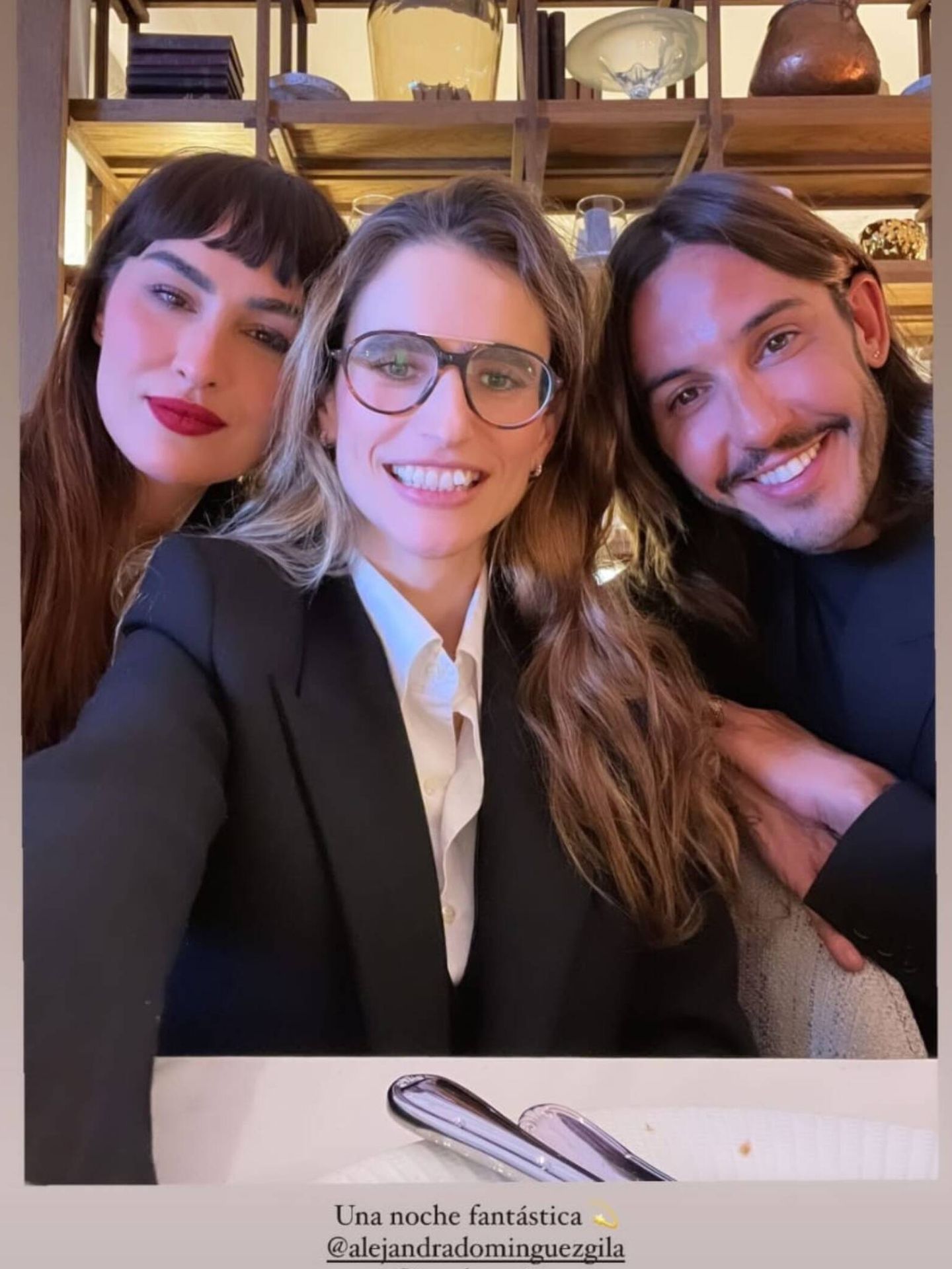 Alejandra Domínguez, junto a dos amigos en Madrid. (Instagram/@alejandradominguezgila)