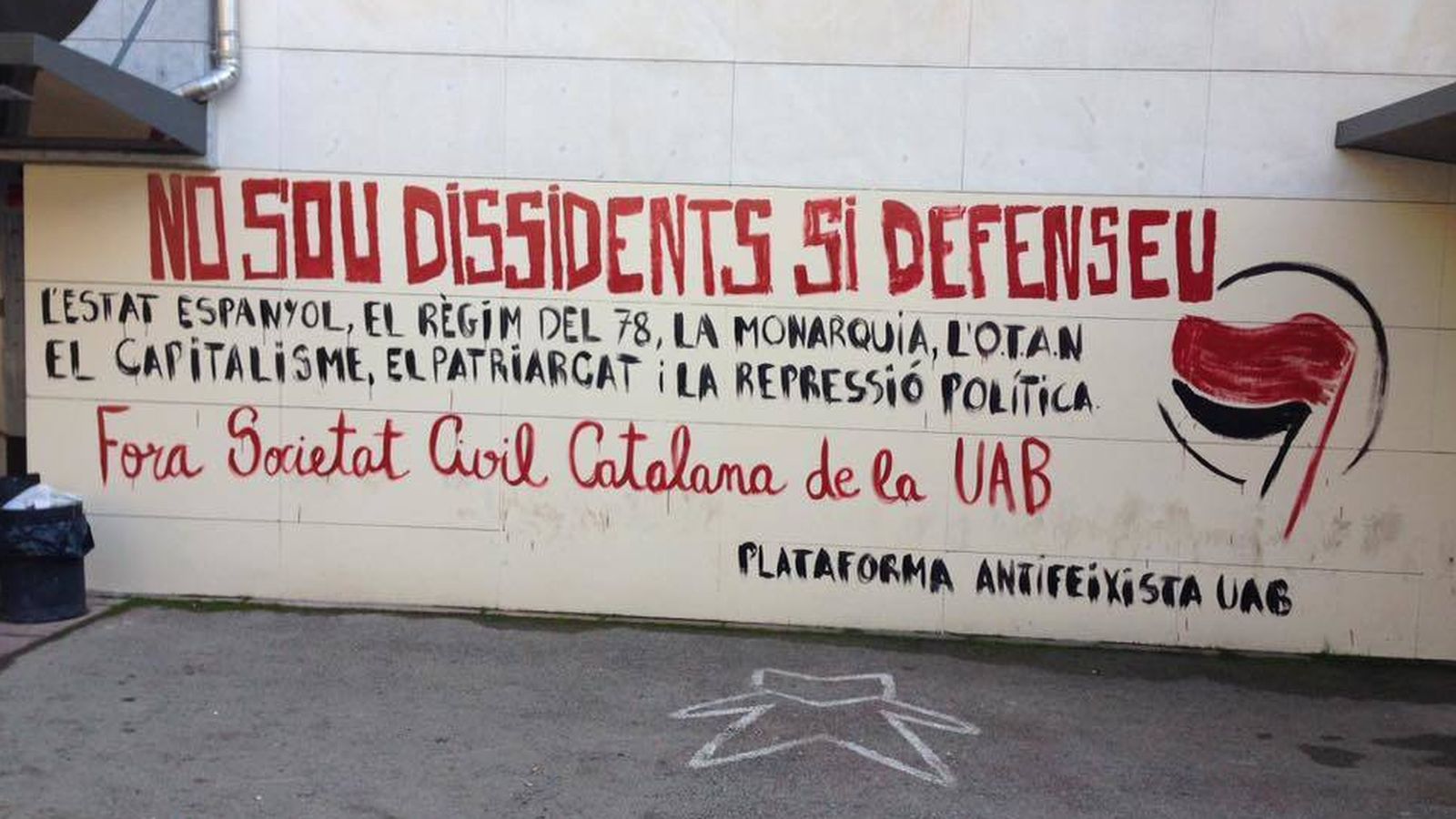 Foto: Pintada en la Universidad de Barcelona 
