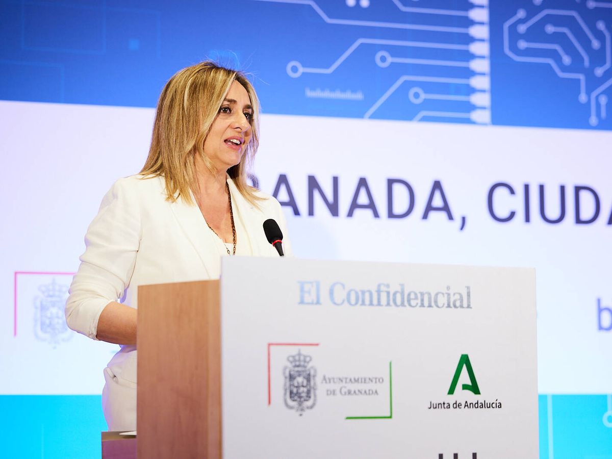 Foto: Marifrán Carazo, alcaldesa de Granada, en el foro 'Granada...', organizado por El Confidencial. (EC)