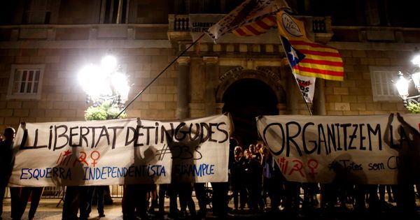 Foto: Concentración independentista en Barcelona en apoyo a los detenidos el pasado 26 de septiembre. (EFE)