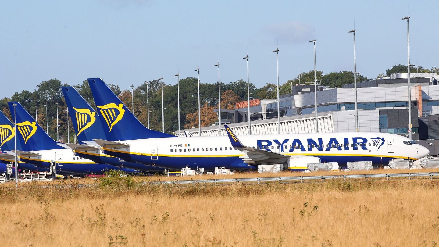 Aviones de la aerolínea Ryanair en el aeropuerto de Charleroi en Bélgica. (EFE)