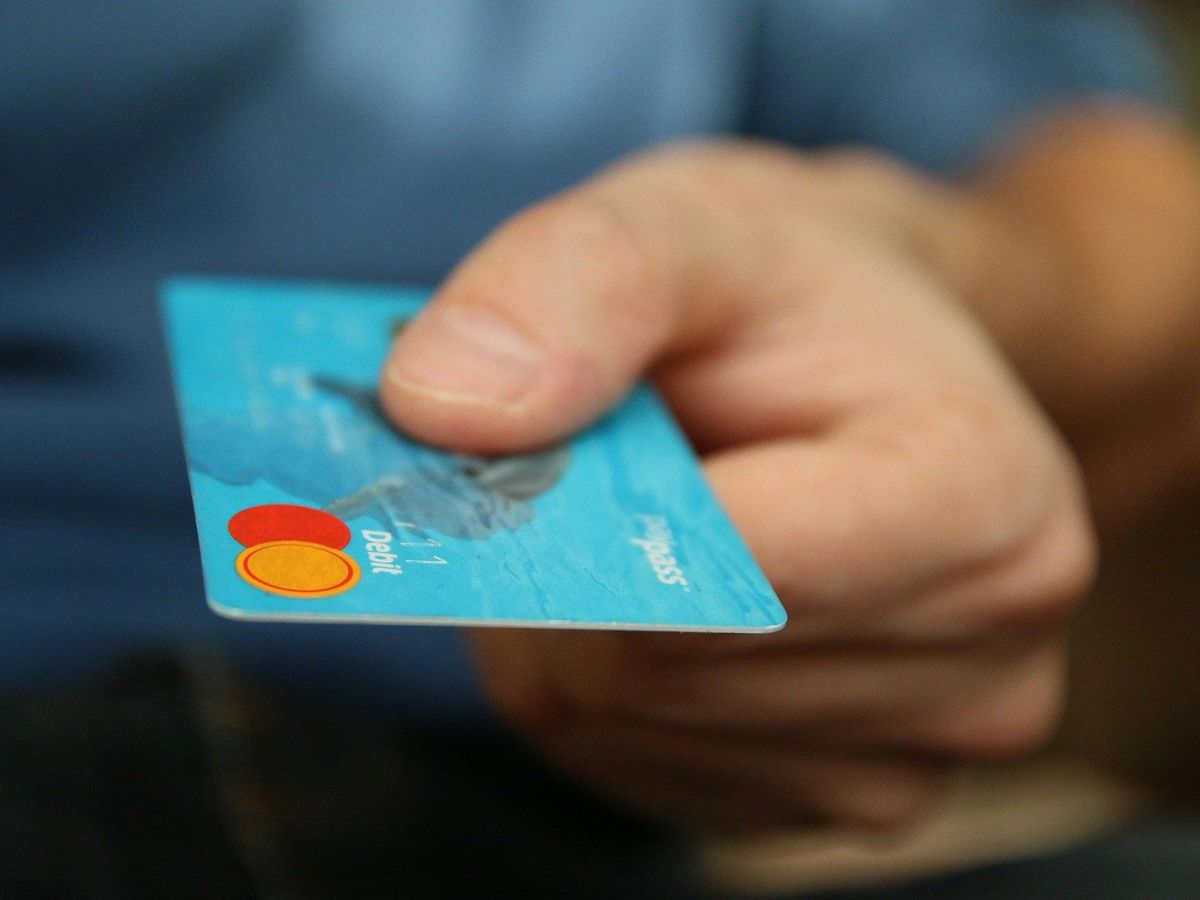 Foto: Las autoridades recomiendan no perder de vista la tarjea de crédito a la hora de realizar un pago. (Pixabay)