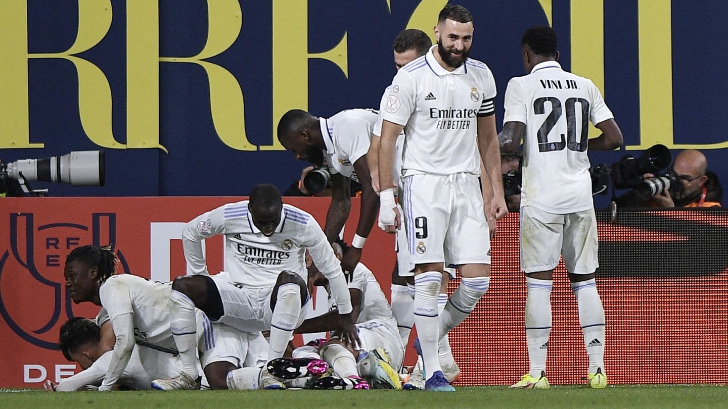 Los jugadores del Real Madrid celebran el gol de Dani Ceballos frente al Villarreal. (REUTERS/Pablo Morano).