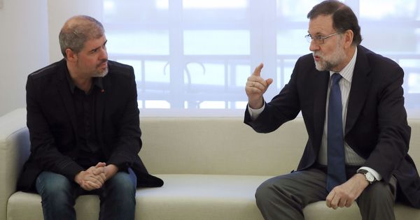 Foto: El secretario general de CCOO, Unai Sordo, junto al presidente del Gobierno, Mariano Rajoy, en La Moncloa. (EFE)