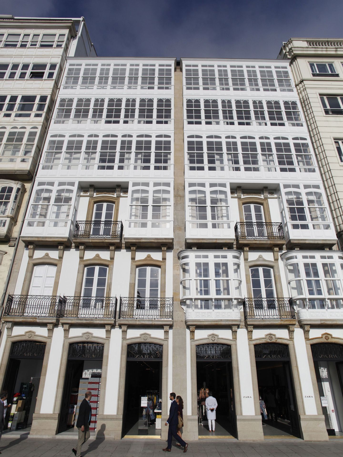 Uno de los edificios coruñeses, con sus famosas galerías. (EFE)
