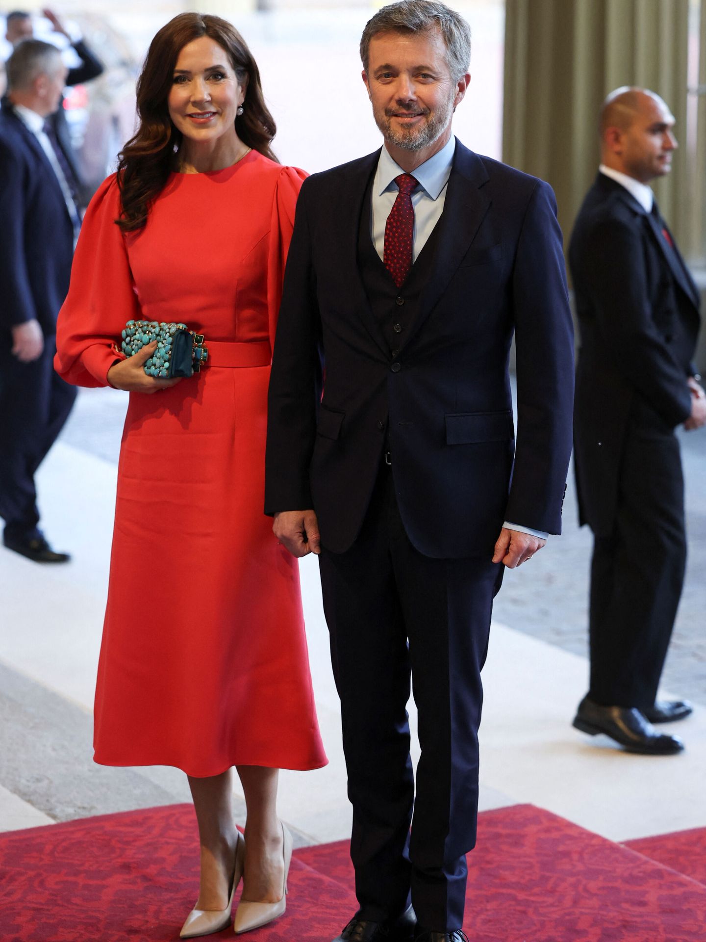 Los ahora reyes de Dinamarca, en Buckingham. (Reuters)