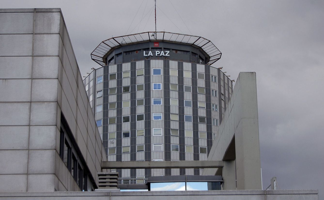 Uno de los edificios del hospital madrileño de La Paz. (EFE)