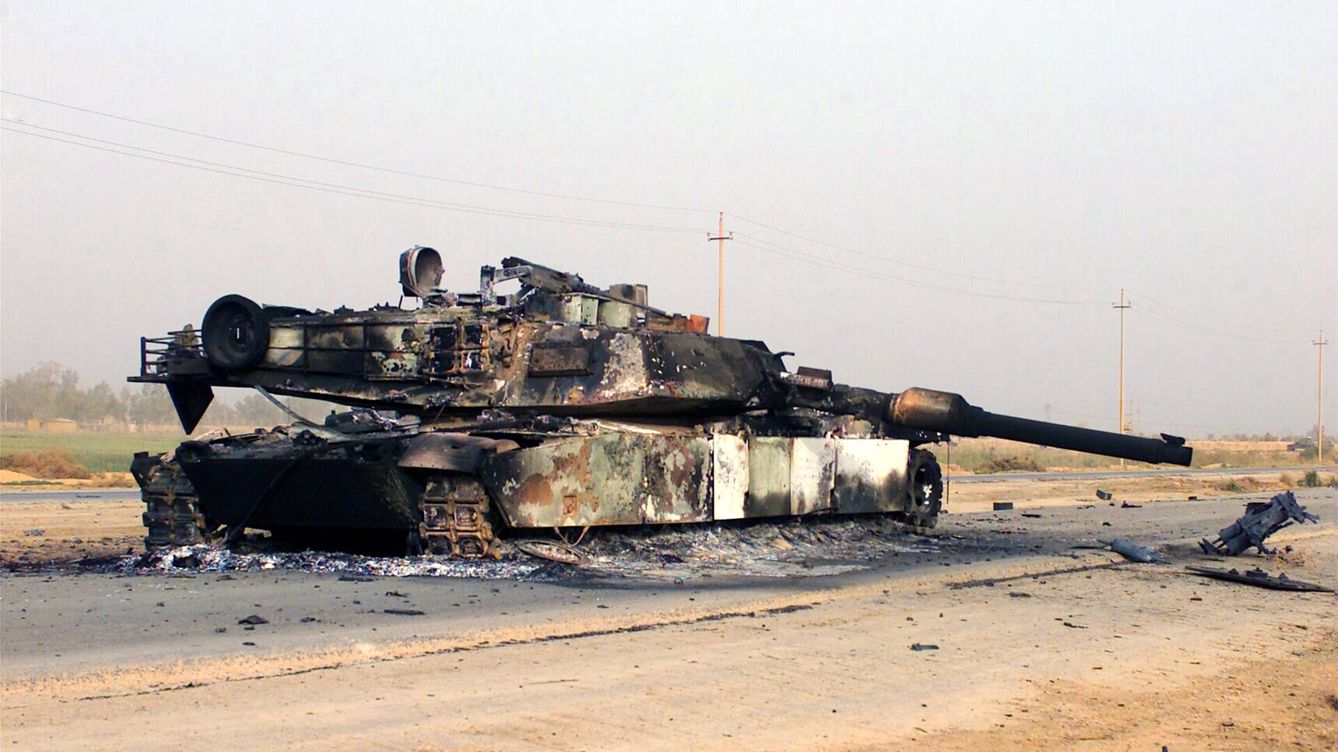 Foto: Un tanque M1 Abrams destruido en Iraq en 2003. (Erick Hansen, US Marine Corps)
