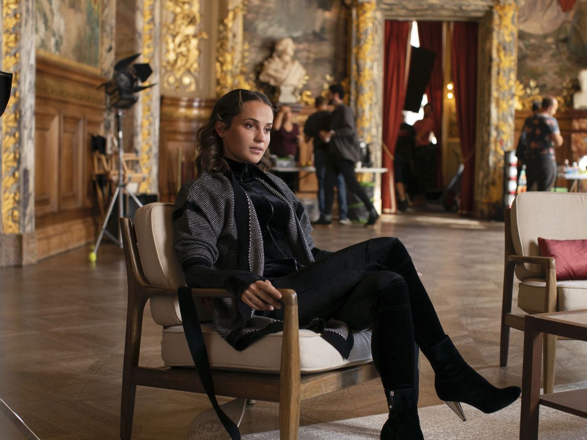Foto:  La actriz sueca Alicia Vikander, en un fotograma de la serie 'Irma Vep' de HBO. (Carole Bethuel)
