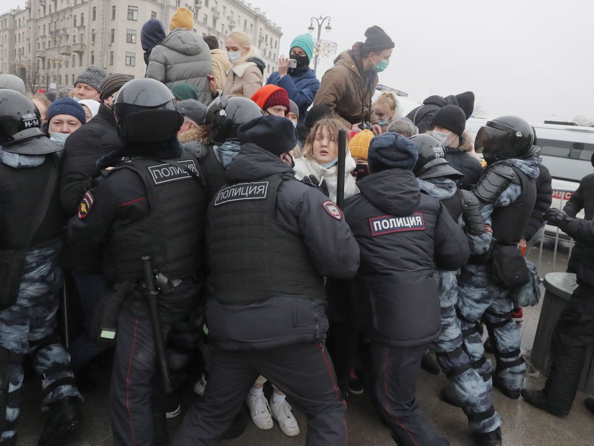 Foto: Protesta no autorizada en Moscú (Rusia) para apoyar a Alexei Navalni. (EFE)