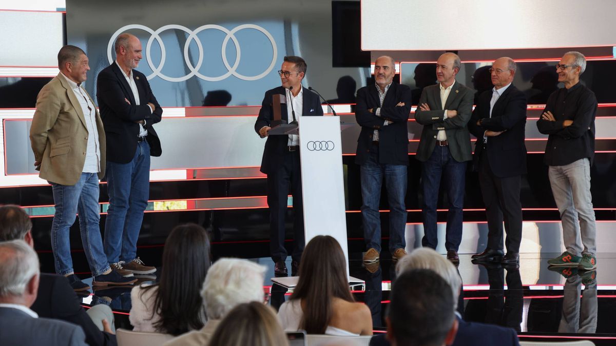 Fermín Soneira, vicepresidente senior de Audi, recibe 'El Abrazote de Manolo'