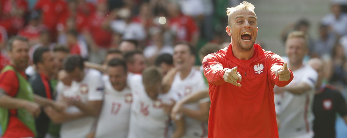 Kamil Grosicki celebra la clasificación de Polonia por penaltis ante Suiza. (Reuters)