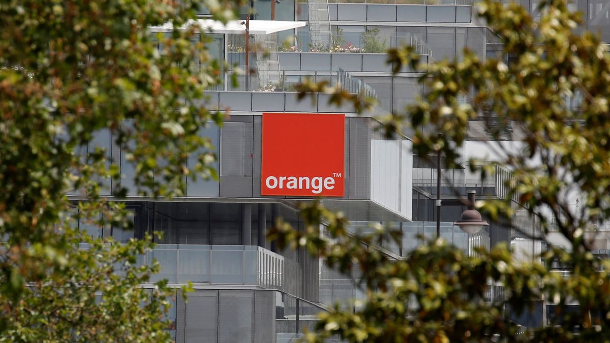 Orange sella con los sindicatos un preacuerdo de ERE para 400 personas