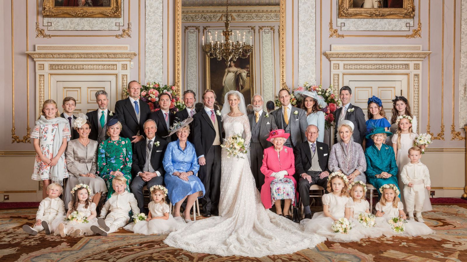 La foto familiar en Frogmore House, Windsor, después de la boda en la Capilla de San Jorge. (Reuters)
